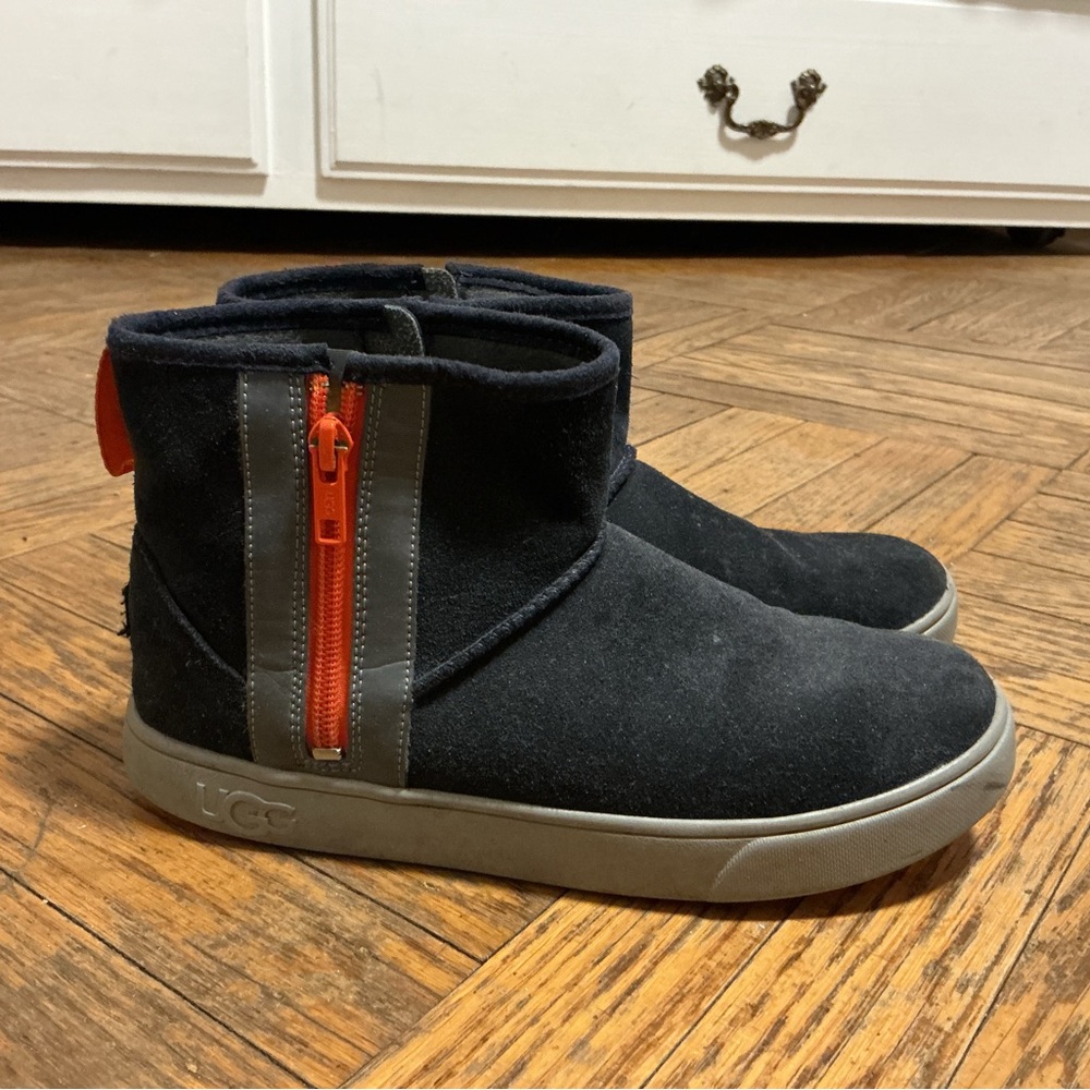 UGG kids Adler zipper booties navy with orange side tape